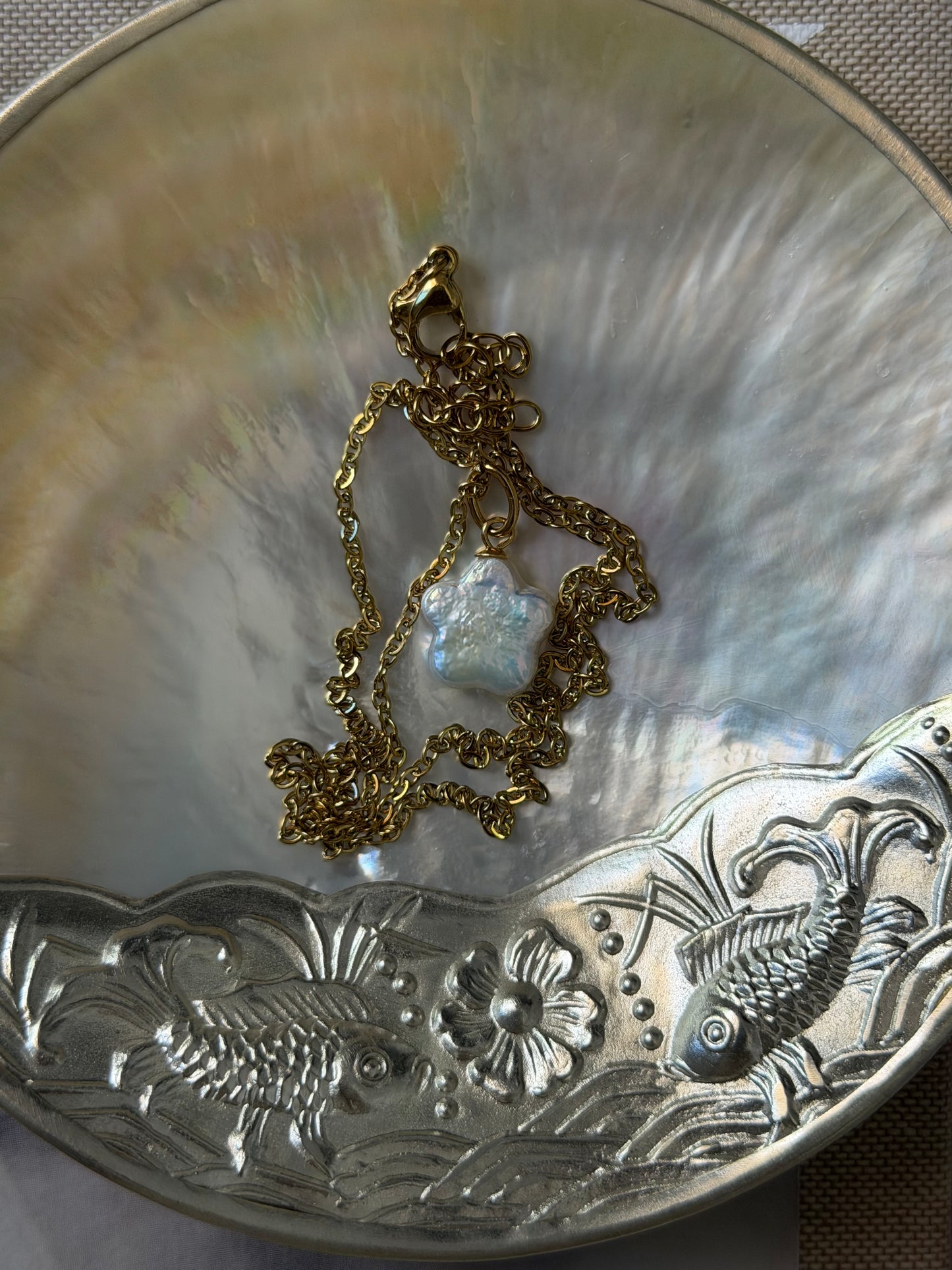 Lily Pearl Necklace