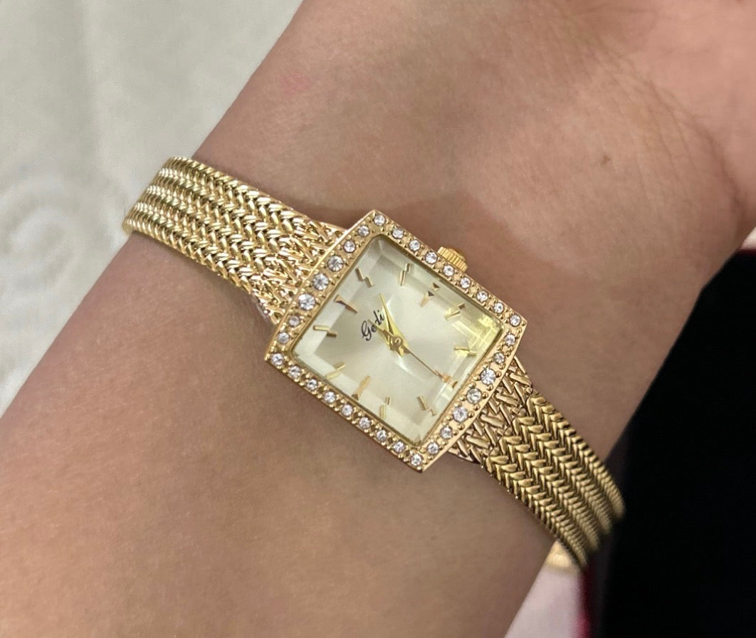 Carré de Perle Gold Watch