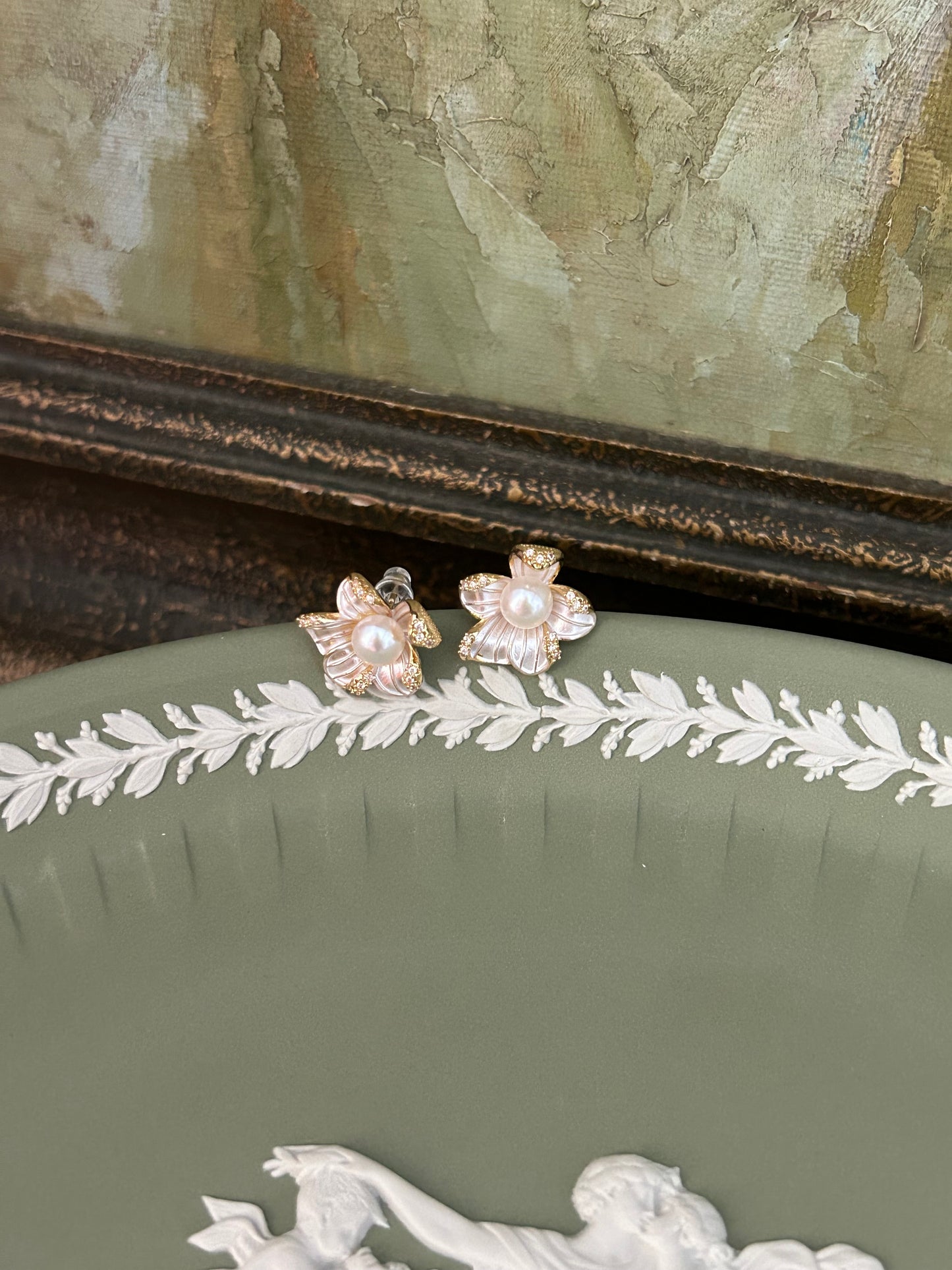 Aurelia Baroque Pearl Necklace & Earrings Set