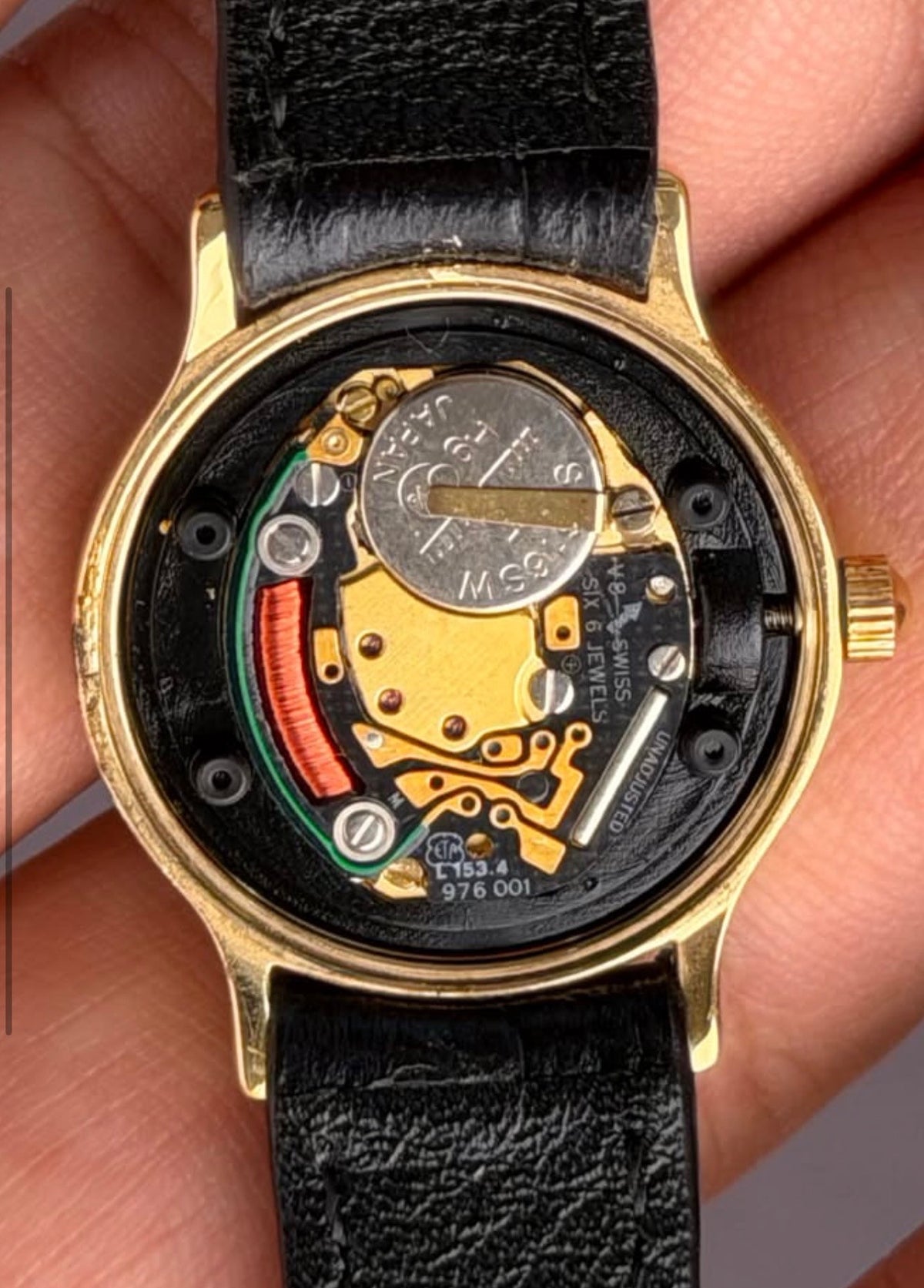 Vintage Longines Gold Plated Quartz Watch Champagne Dial With Crosshatch Pattern- L153.4 / ETA 976.001, with 6 jewels