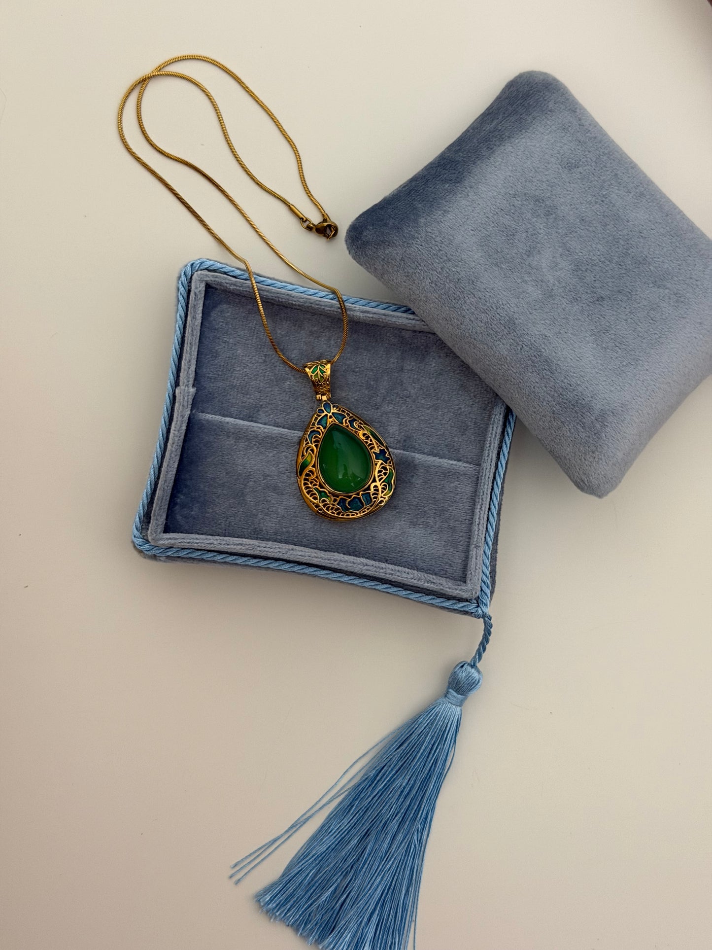 Verdant Relic Green Onyx Pendant Necklace
