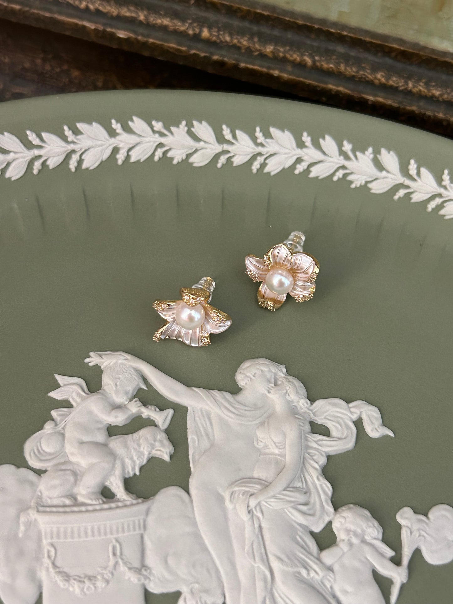 Aurelia Baroque Pearl Necklace & Earrings Set