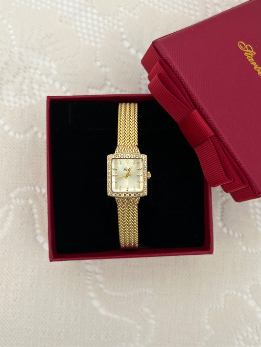 Carré de Perle Gold Watch