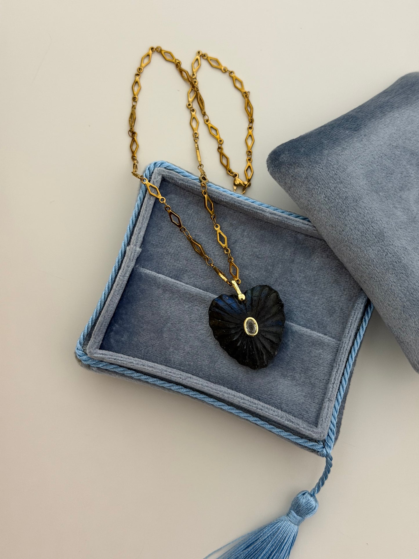 Heart Bloom Labradorite Necklace