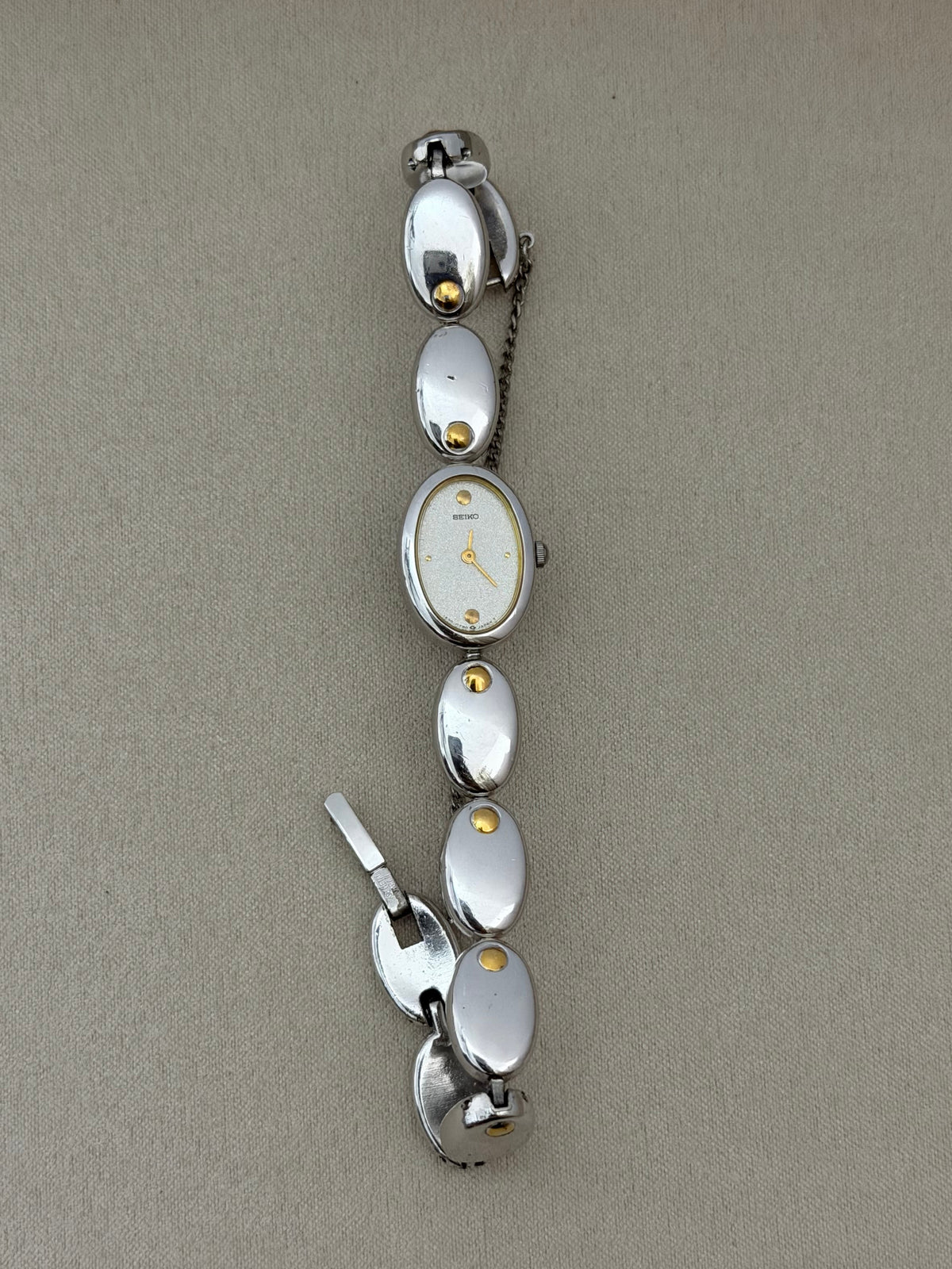 Vintage Seiko Pebble Oval Link Quartz Watch