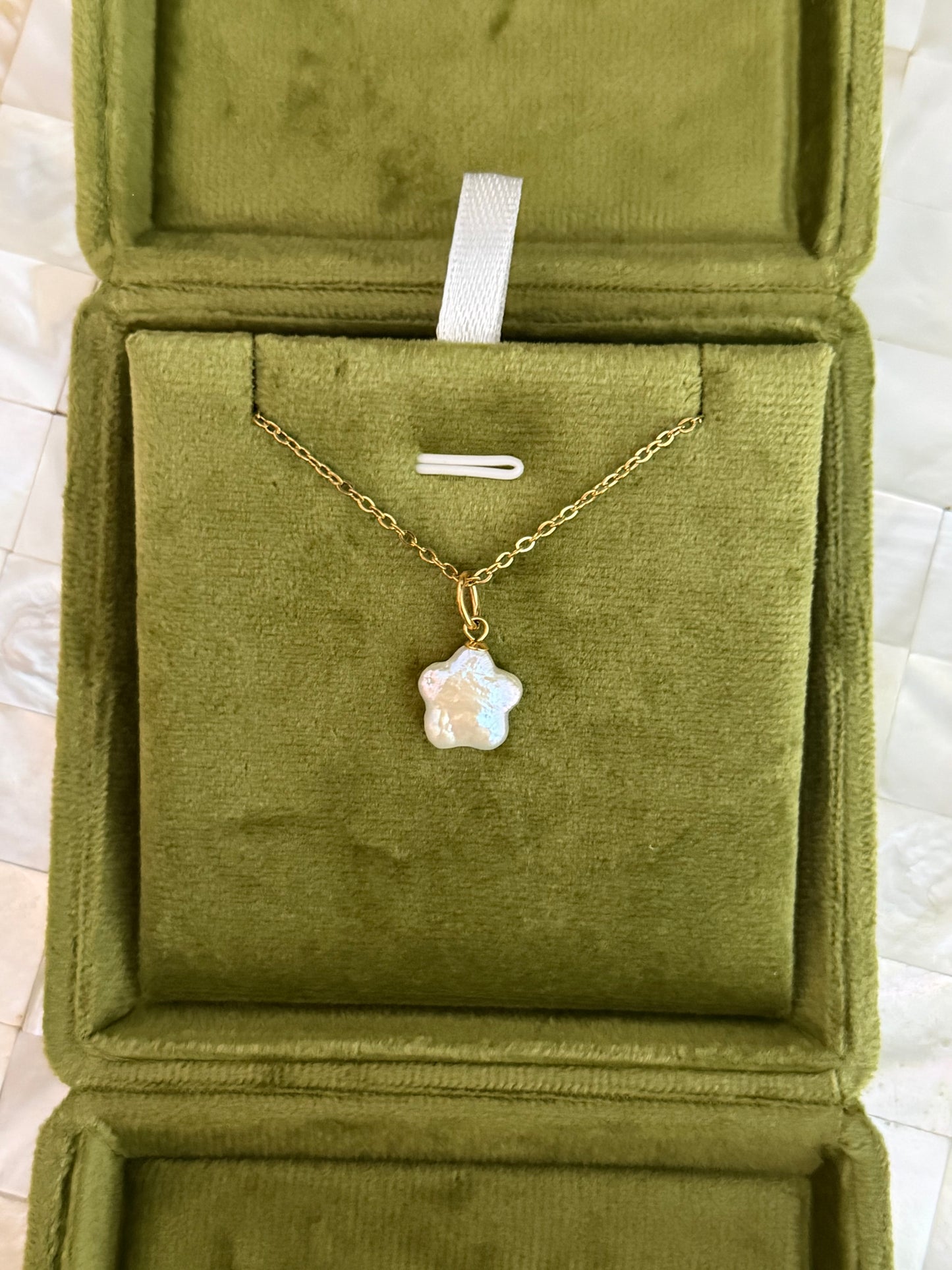 Lily Pearl Necklace