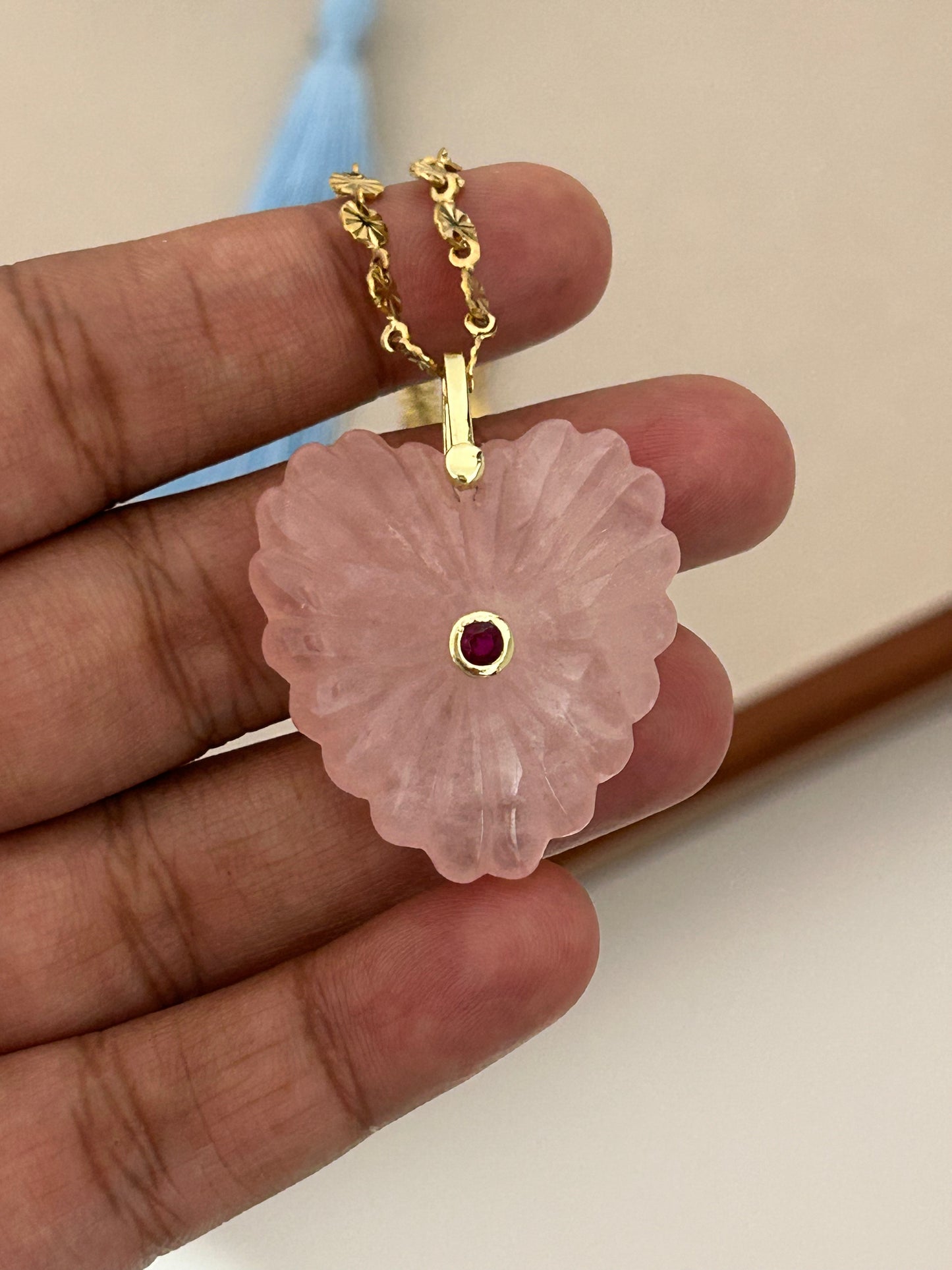 Heart Bloom Rose Quartz Necklace