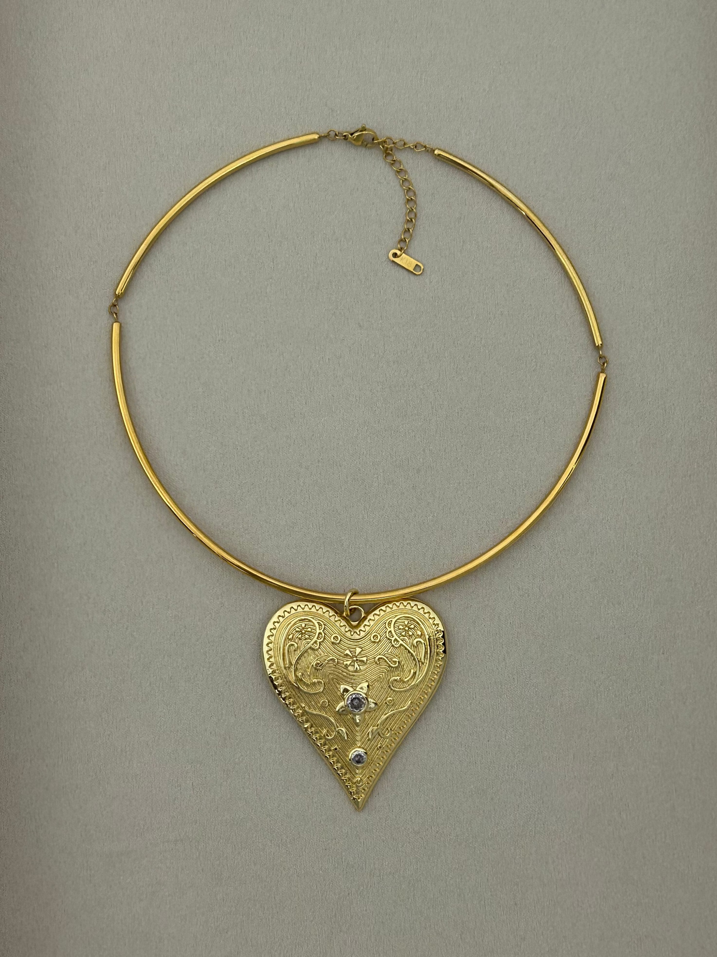 Valencia Vintage Style Heart Choker