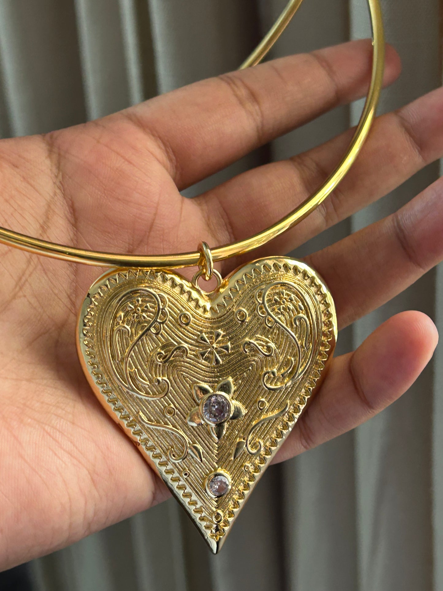 Valencia Vintage Style Heart Choker