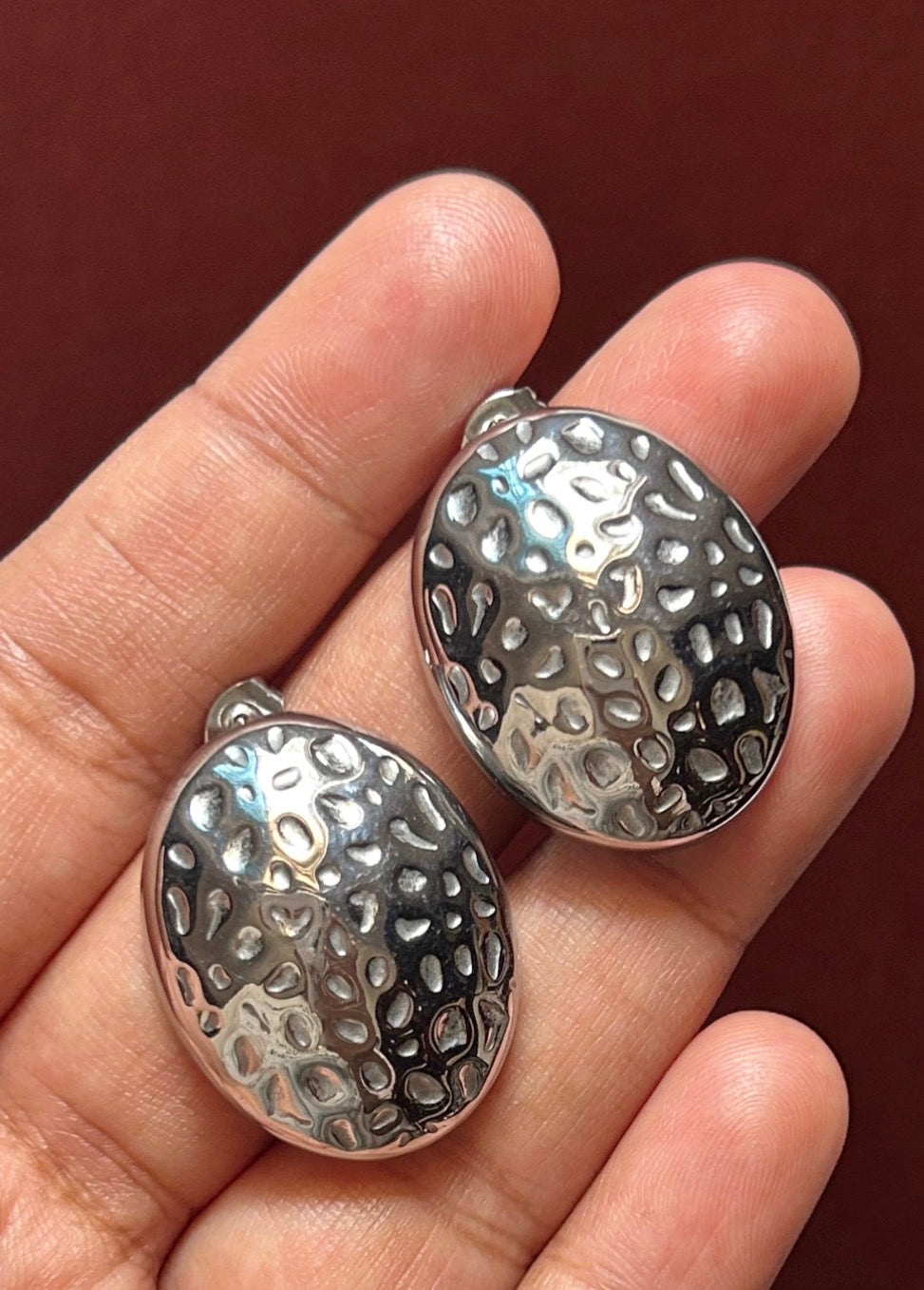 Argent Oval Stud Earrings