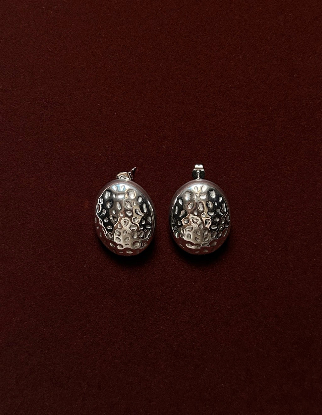 Argent Oval Stud Earrings