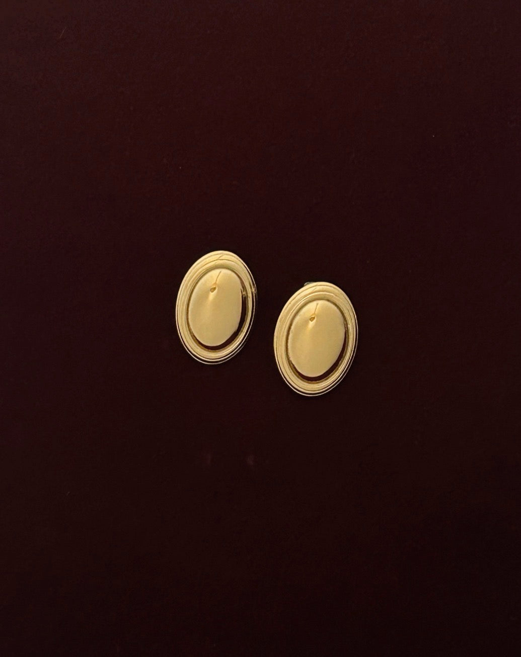 Vel Gold Oval Stud Earrings