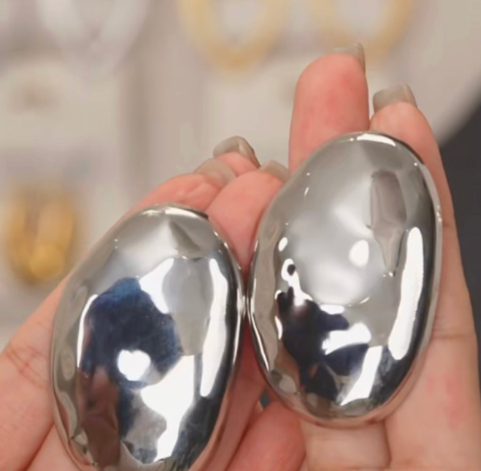 Fluid Oval Stud Earrings