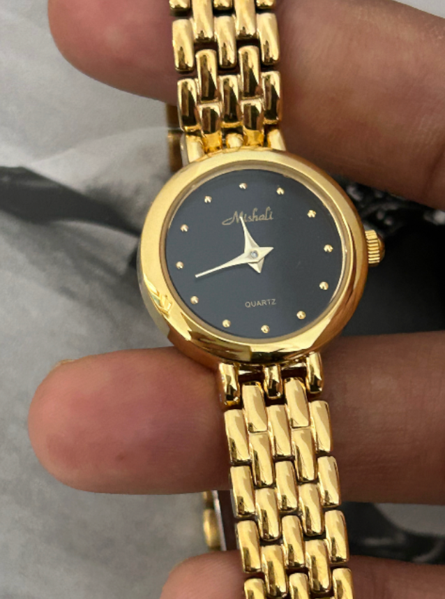 Classic Minuit Noir Gold Watch