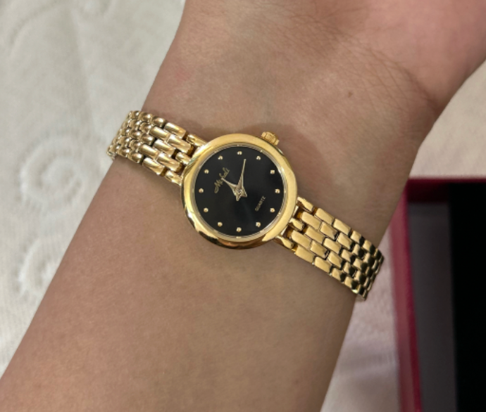 Classic Minuit Noir Gold Watch