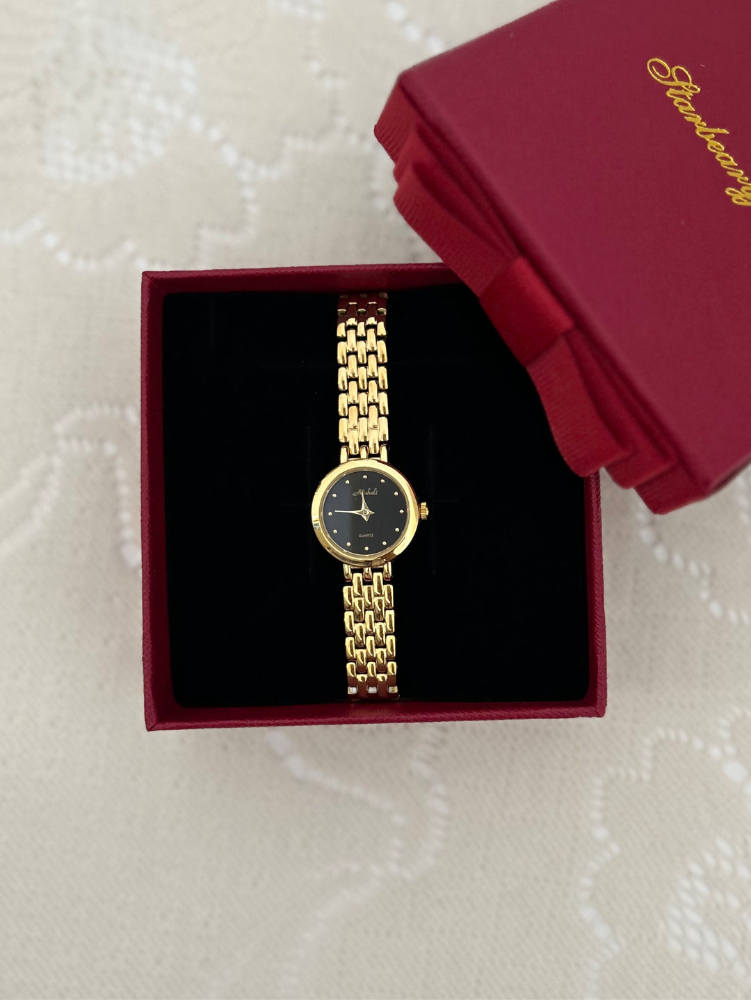 Classic Minuit Noir Gold Watch